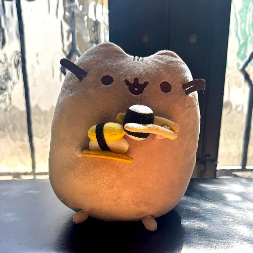 Pusheen eating sushi! Cute and collectible!! 🍣